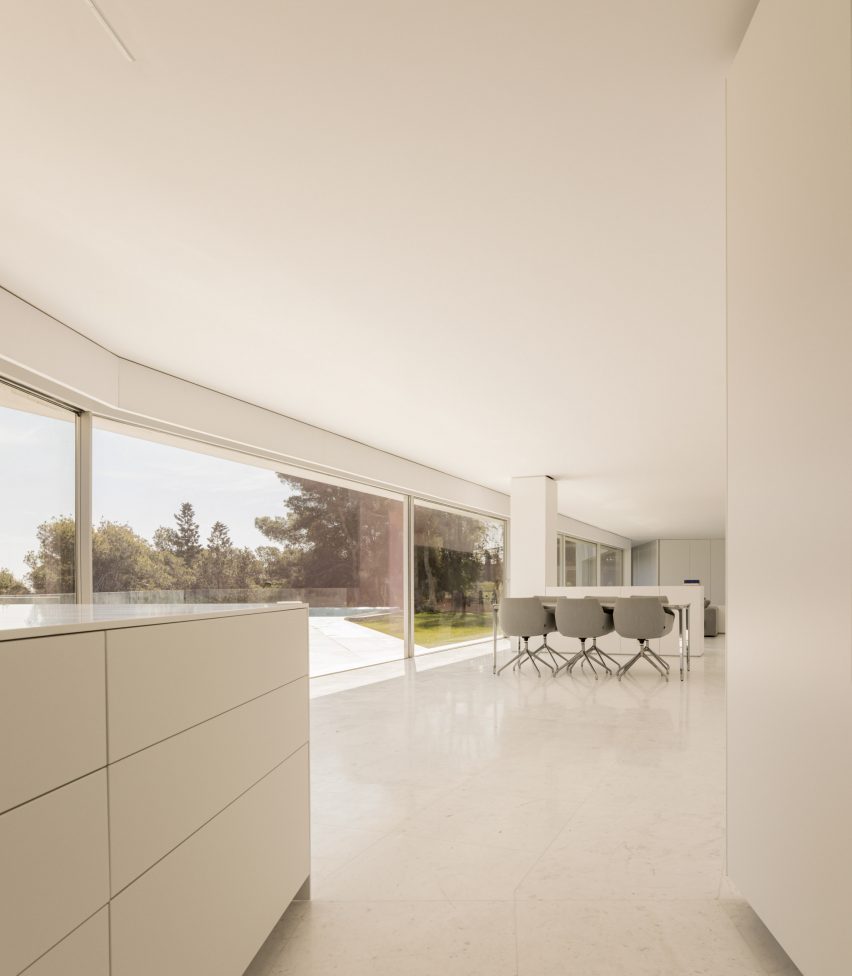 Sabater House by Fran Silvestre Arquitectos