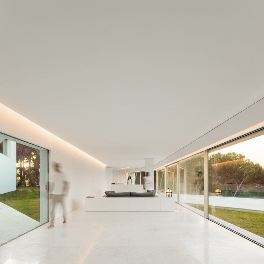 Sabater House by Fran Silvestre Arquitectos