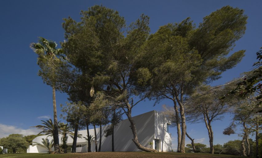 Sabater House by Fran Silvestre Arquitectos