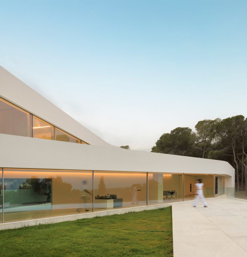 Sabater House by Fran Silvestre Arquitectos