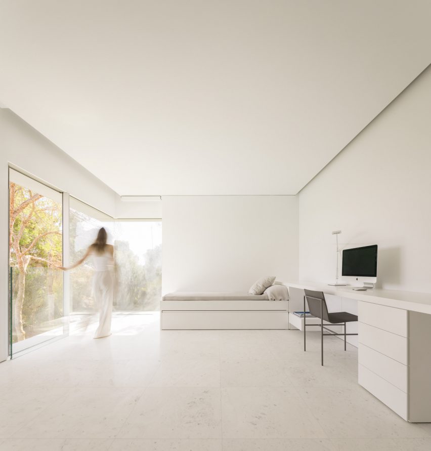 Sabater House by Fran Silvestre Arquitectos