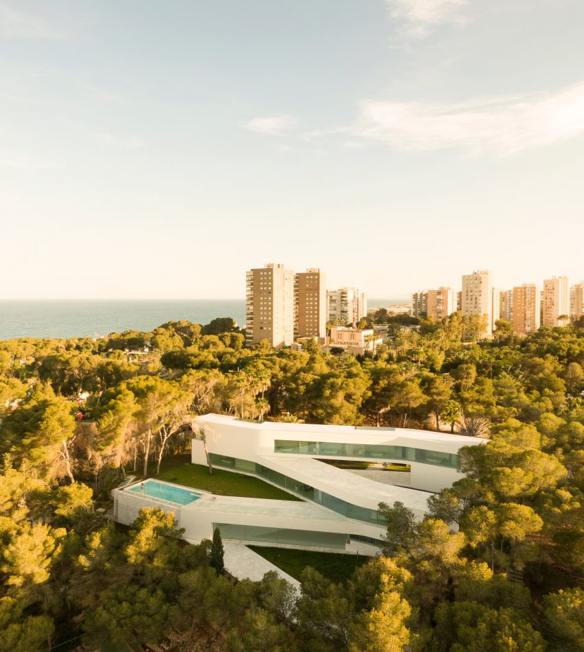 Sabater House by Fran Silvestre Arquitectos