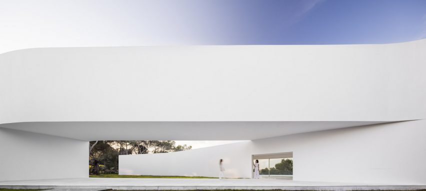 Sabater House by Fran Silvestre Arquitectos
