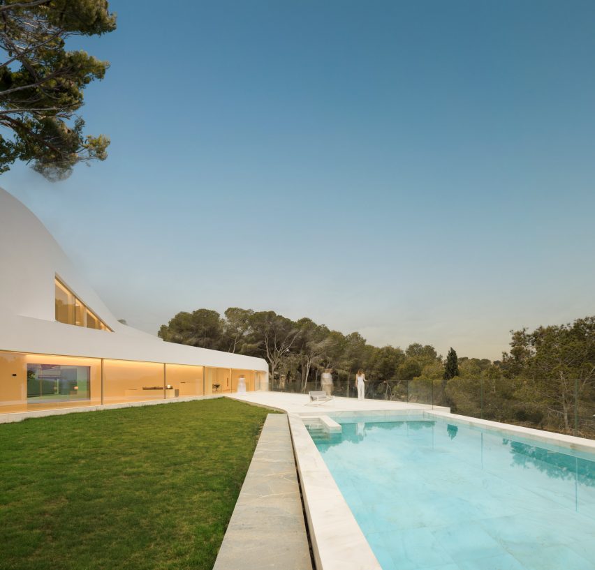 Sabater House by Fran Silvestre Arquitectos