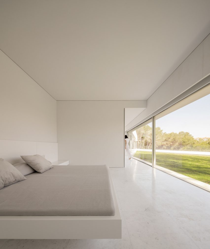 Sabater House by Fran Silvestre Arquitectos