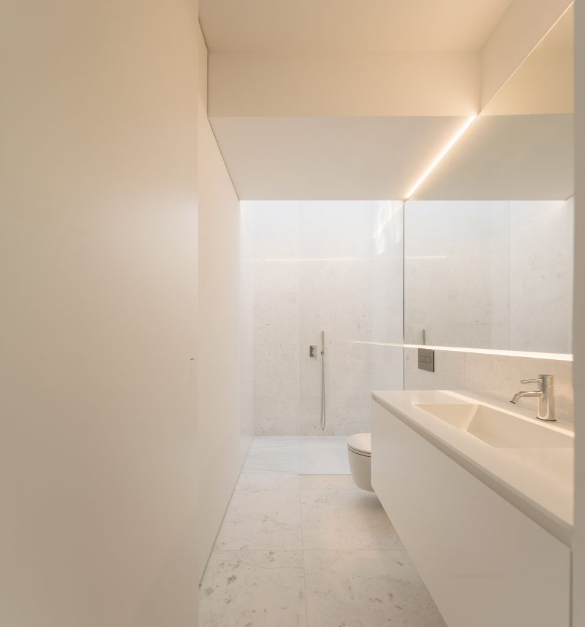 Sabater House by Fran Silvestre Arquitectos