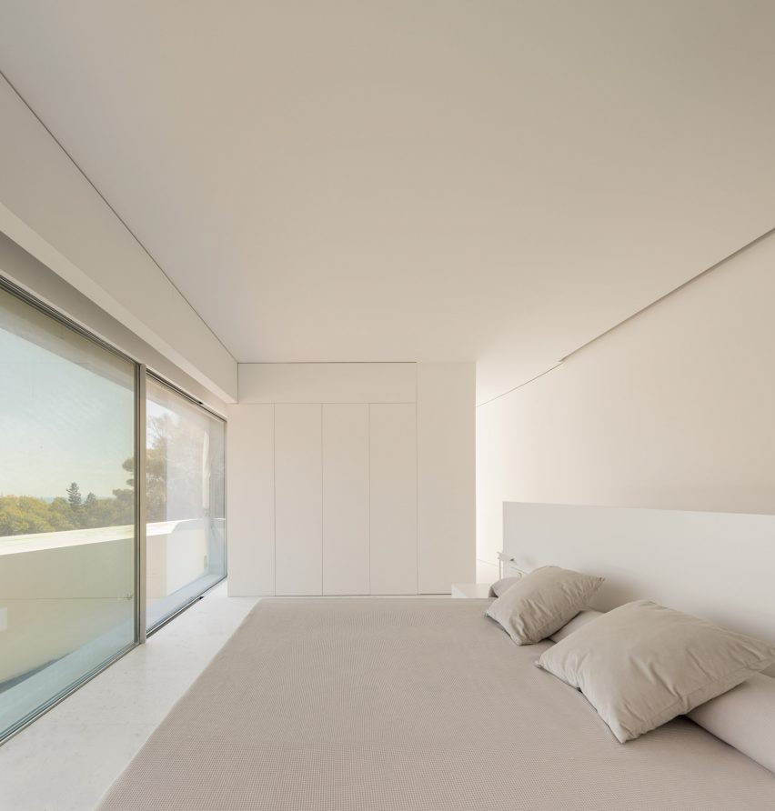 Sabater House by Fran Silvestre Arquitectos