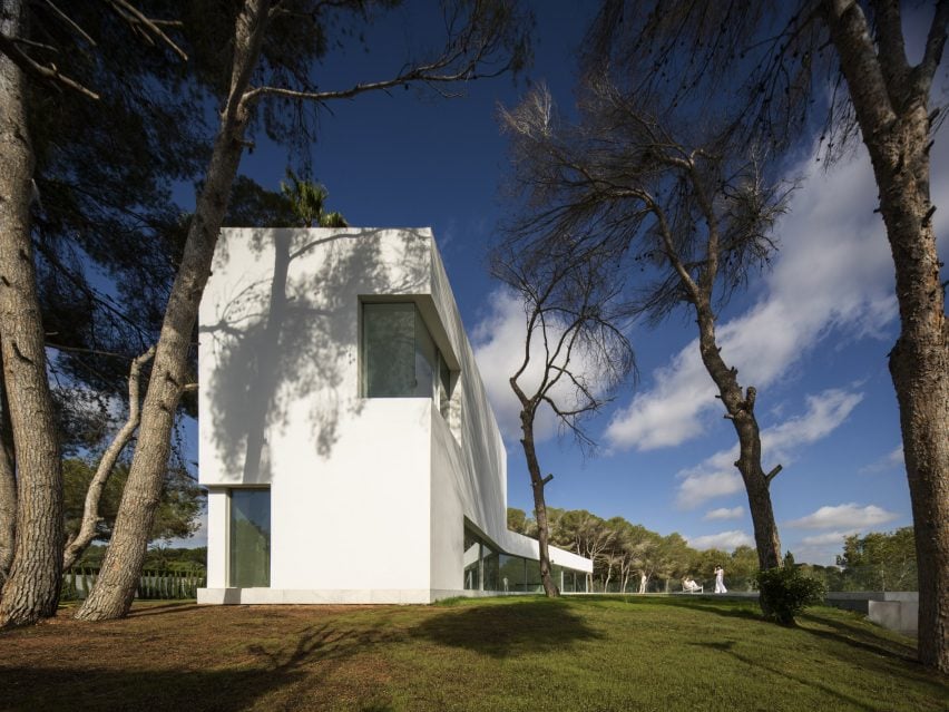 Sabater House by Fran Silvestre Arquitectos