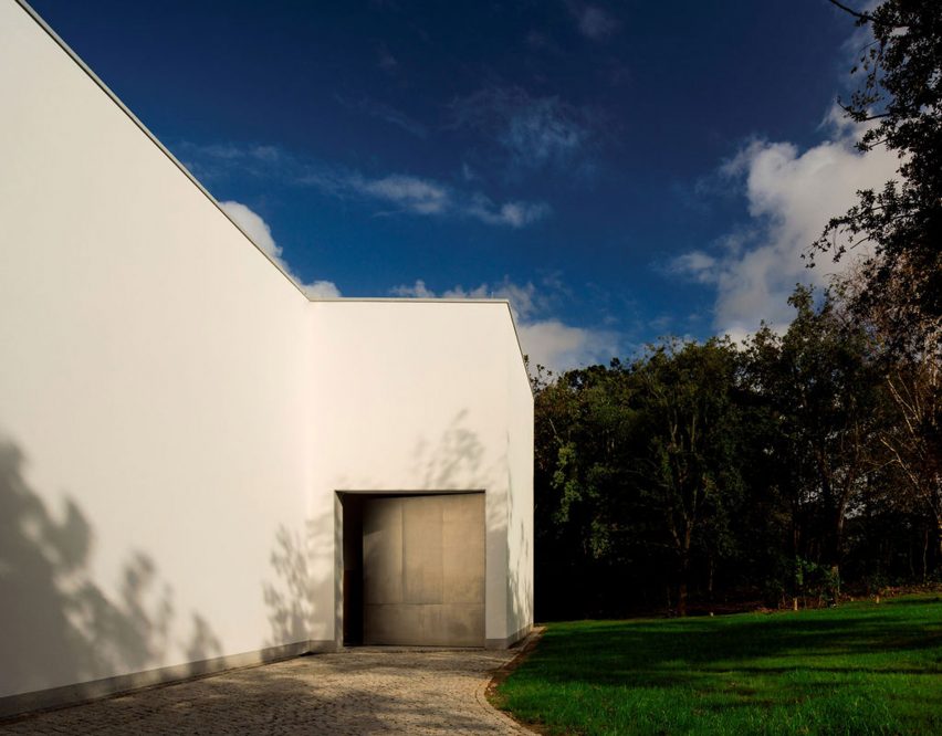 Exterior of the Àlvaro Siza Wing at the Serralves Museum