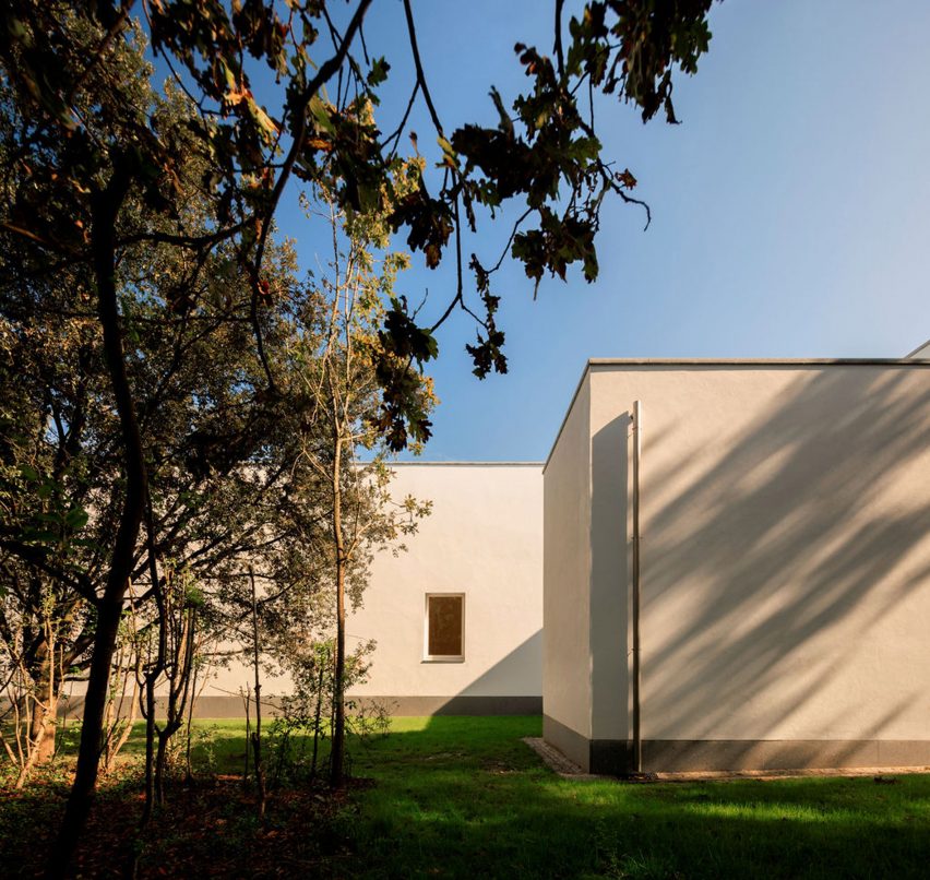 Exterior of the Àlvaro Siza Wing at the Serralves Museum