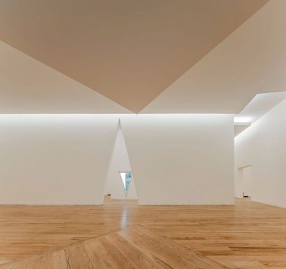 Serralves Museum extension interior by Àlvaro Siza