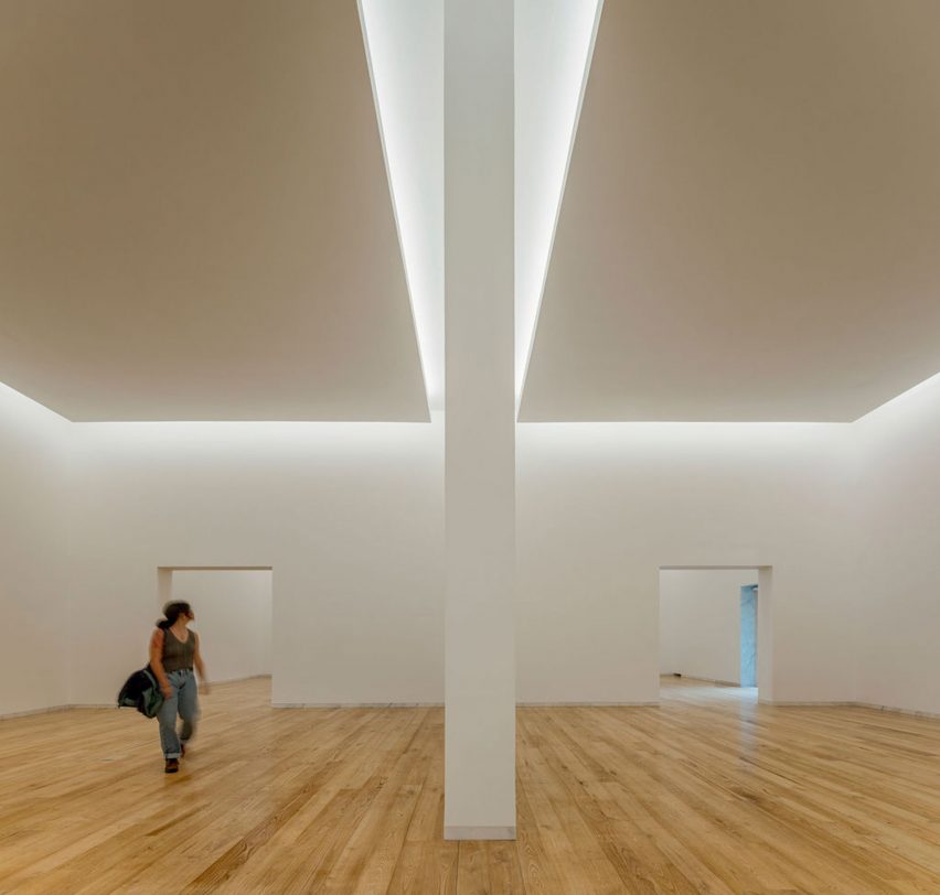 White gallery interior at the Serralves Museum