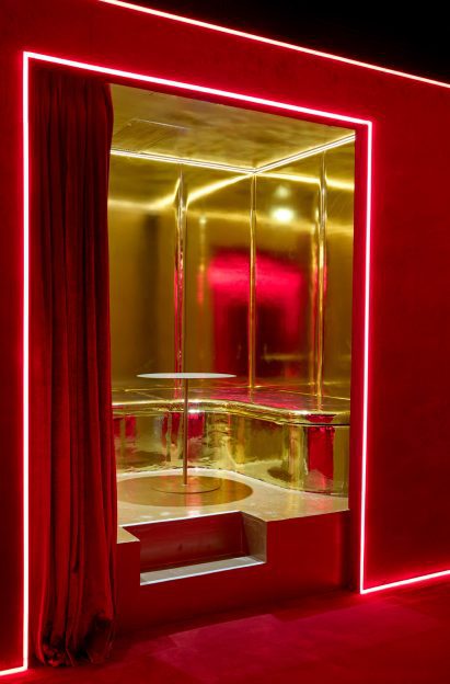 Raised private room lined in gold