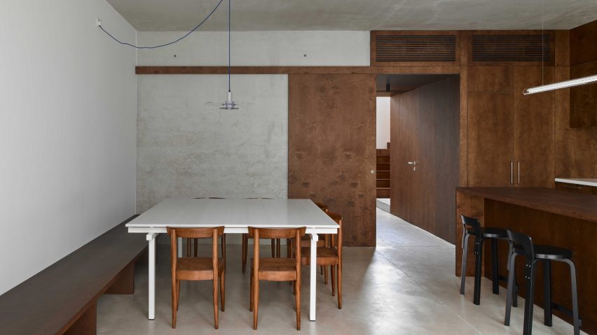 Kitchen of Bolívar House in Barcelona by Juan Gurrea Rumeu of Gr-os