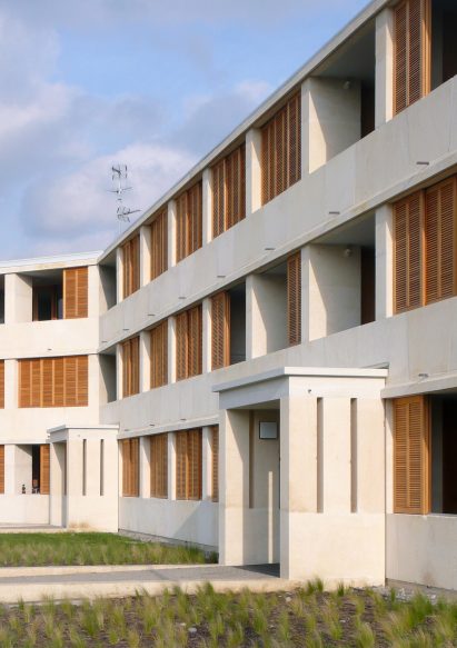 Structural stone housing in France by Elisabeth Polzella