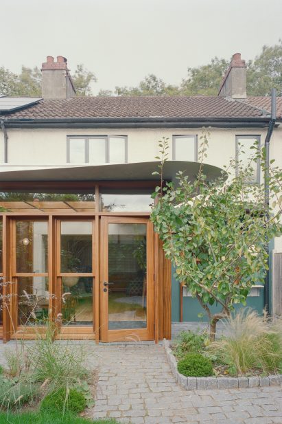 Exterior view of Sunny Side Up extension by THISS Studio
