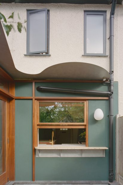 Serving hatch at the Sunny Side Up extension by THISS Studio