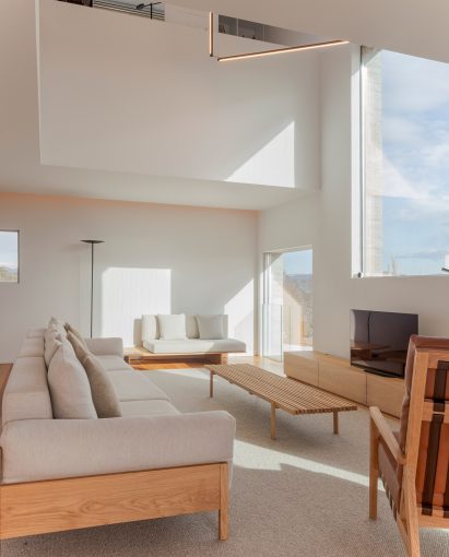 Double-height living space in SV House by Spaceworkers in Portugal