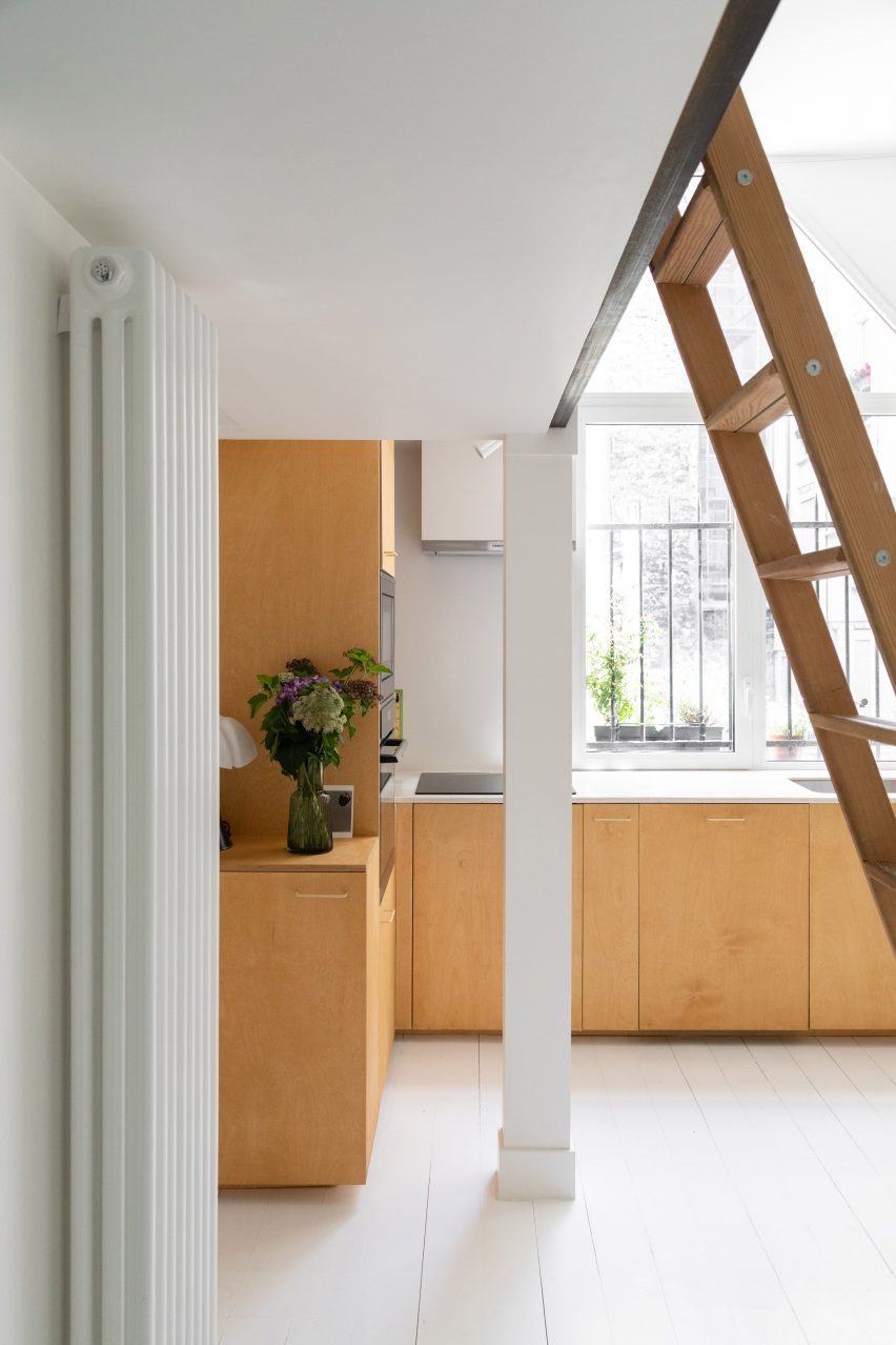 Wooden kitchen in apartment by Isabelle Heilmann