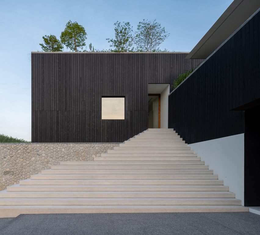 Tree O'Clock community centre in Thailand by Studio Locomotive