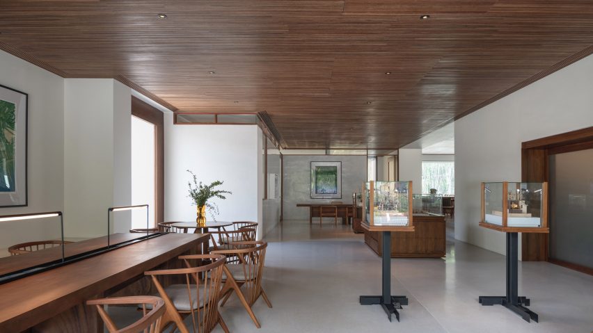 Tree O'Clock community centre in Thailand by Studio Locomotive