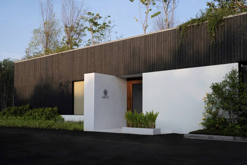Tree O'Clock community centre in Thailand by Studio Locomotive