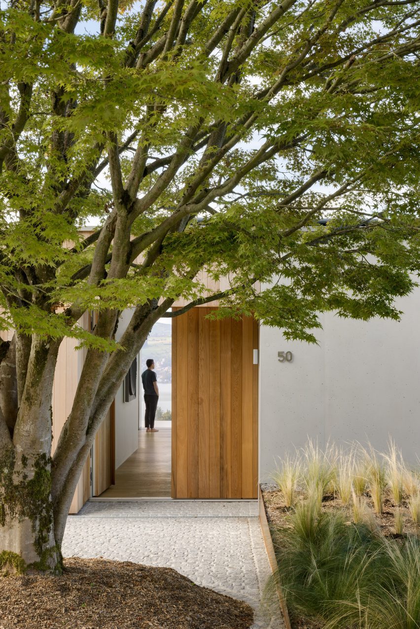 Uetikon villa by Pérez Palacios Arquitectos Asociados