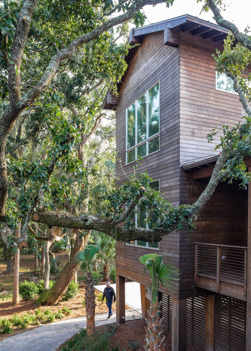 Wooden house in the tres