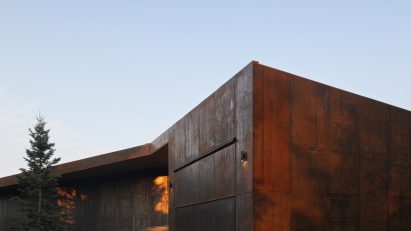 Saunders Architecture creates steel-clad house for Carraig Ridge in Alberta