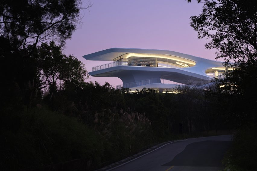 Yunhai Forest Service Station by Line+ Studio