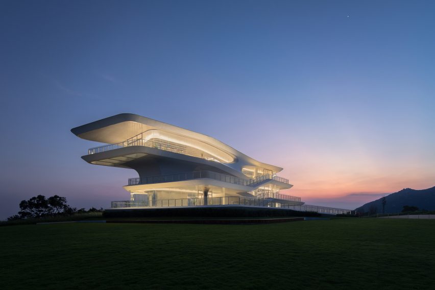Yunhai Forest Service Station by Line+ Studio