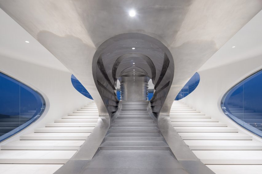 Yunhai Forest Service Station by Line+ Studio