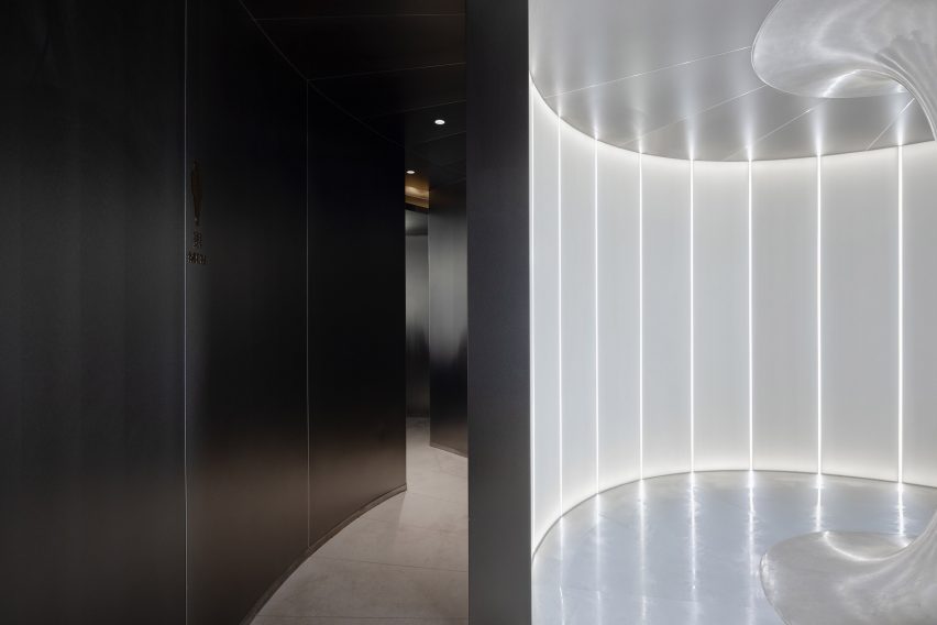Yunhai Forest Service Station by Line+ Studio