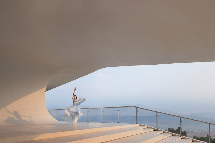 Yunhai Forest Service Station by Line+ Studio