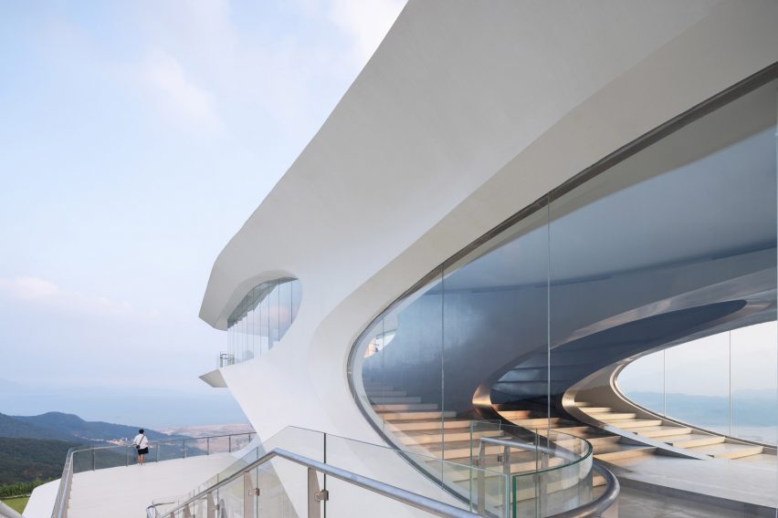Yunhai Forest Service Station by Line+ Studio