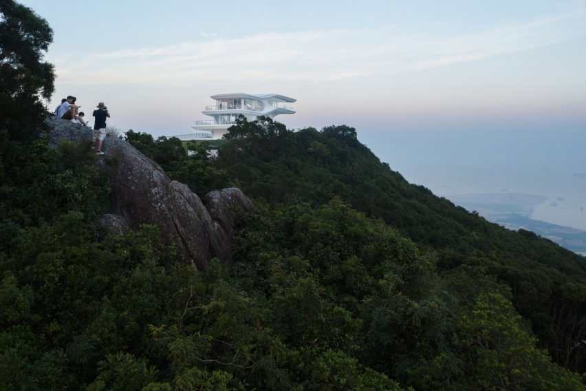 Yunhai Forest Service Station by Line+ Studio