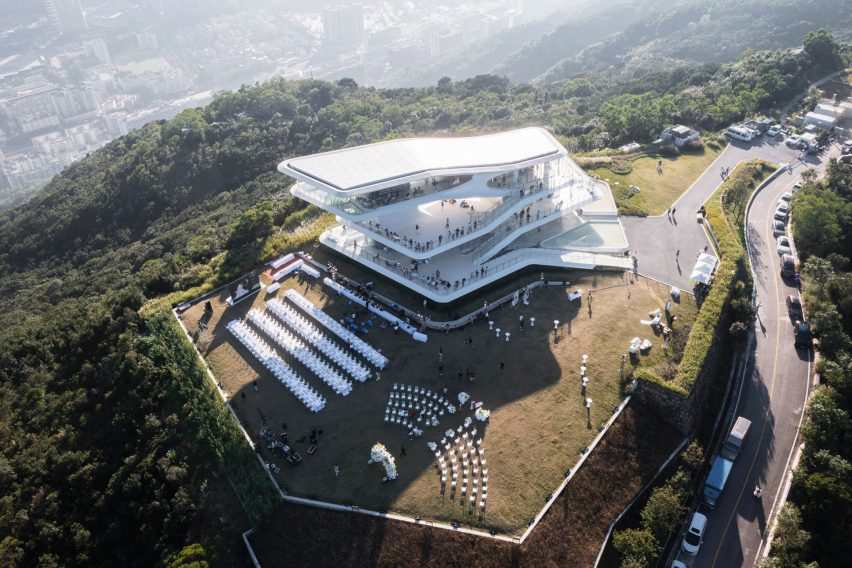 Yunhai Forest Service Station by Line+ Studio