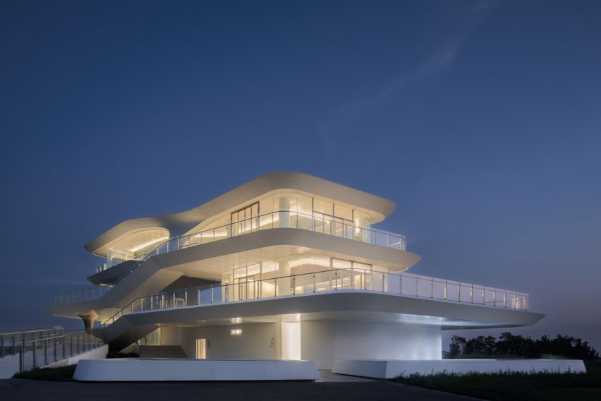 Yunhai Forest Service Station by Line+ Studio