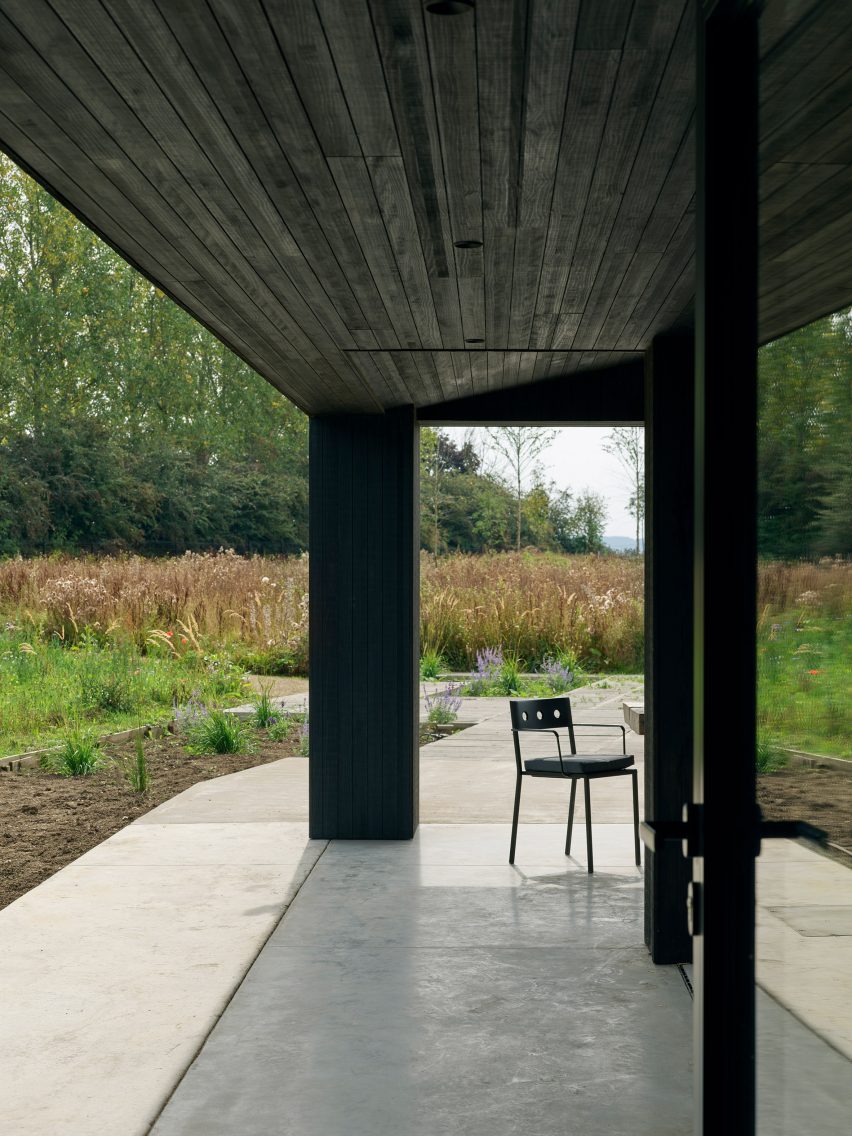 A Modern Oasis by Richard Parr Associates