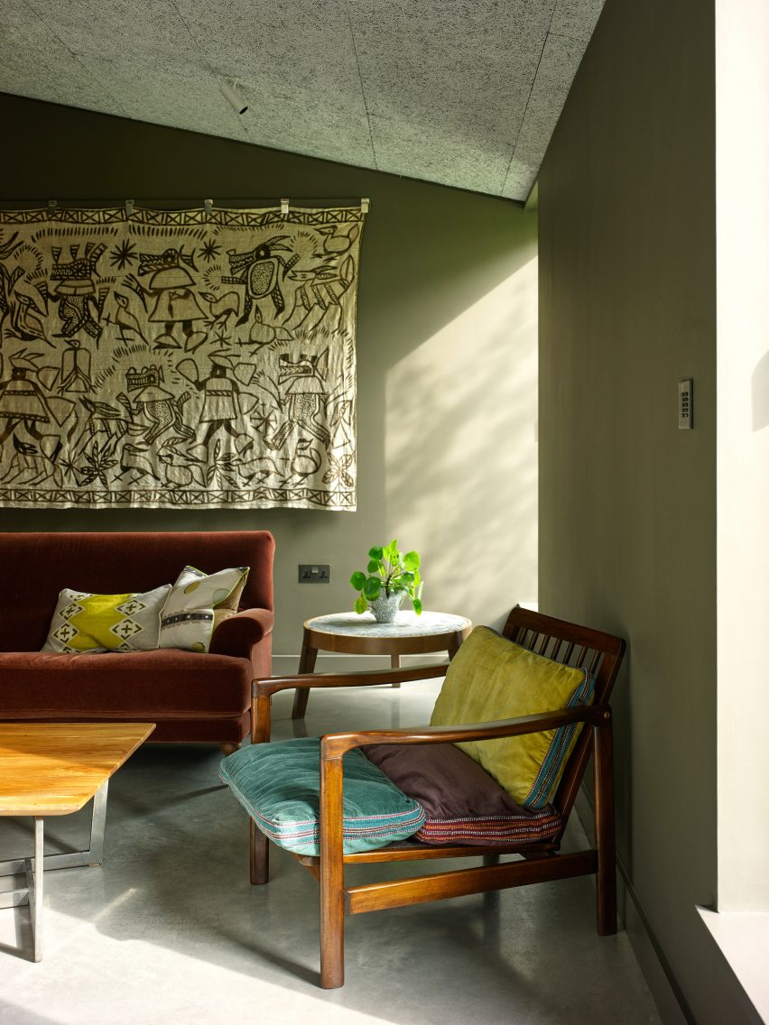 A Modern Oasis by Richard Parr Associates