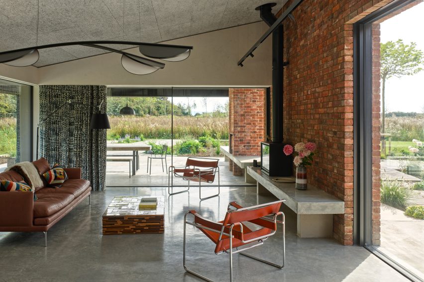 A Modern Oasis by Richard Parr Associates