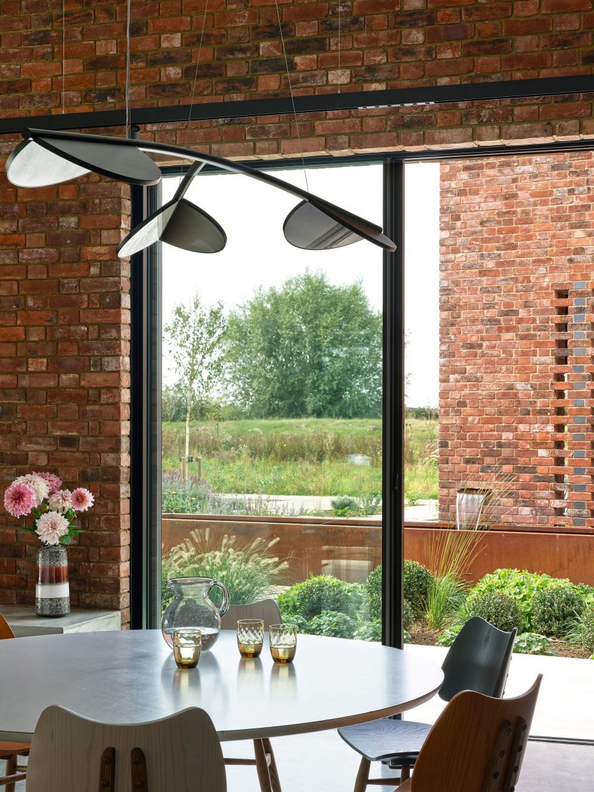A Modern Oasis by Richard Parr Associates