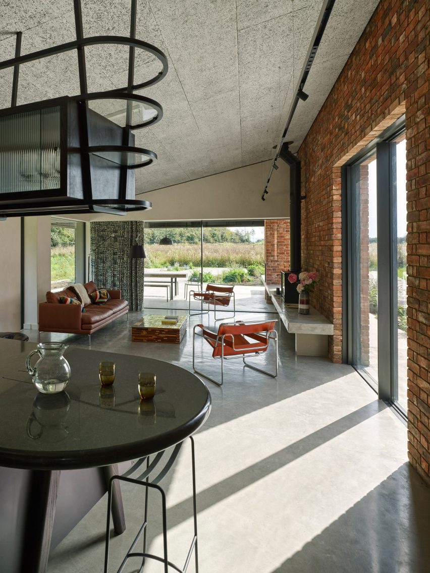 A Modern Oasis by Richard Parr Associates