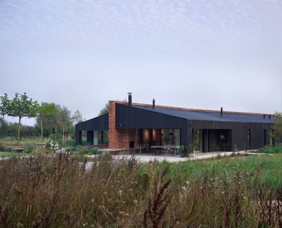 A Modern Oasis by Richard Parr Associates