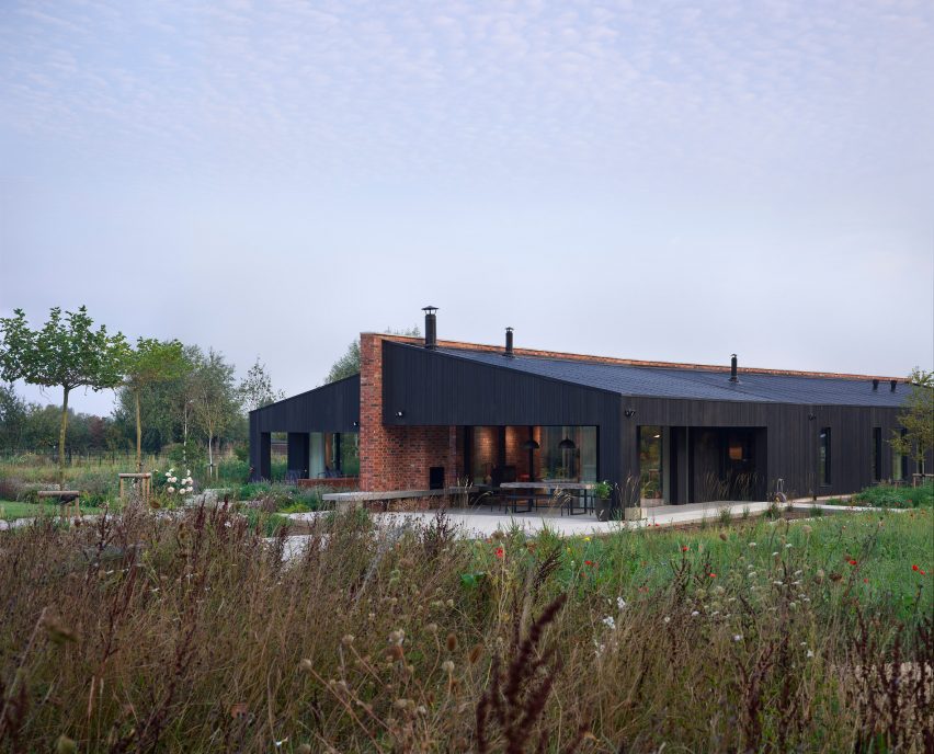 A Modern Oasis by Richard Parr Associates