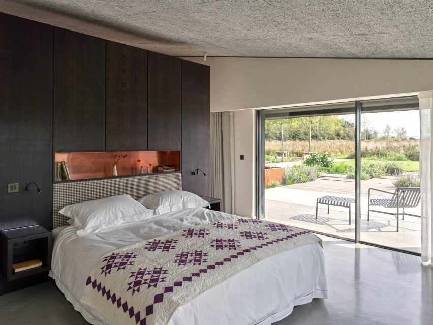 A Modern Oasis by Richard Parr Associates