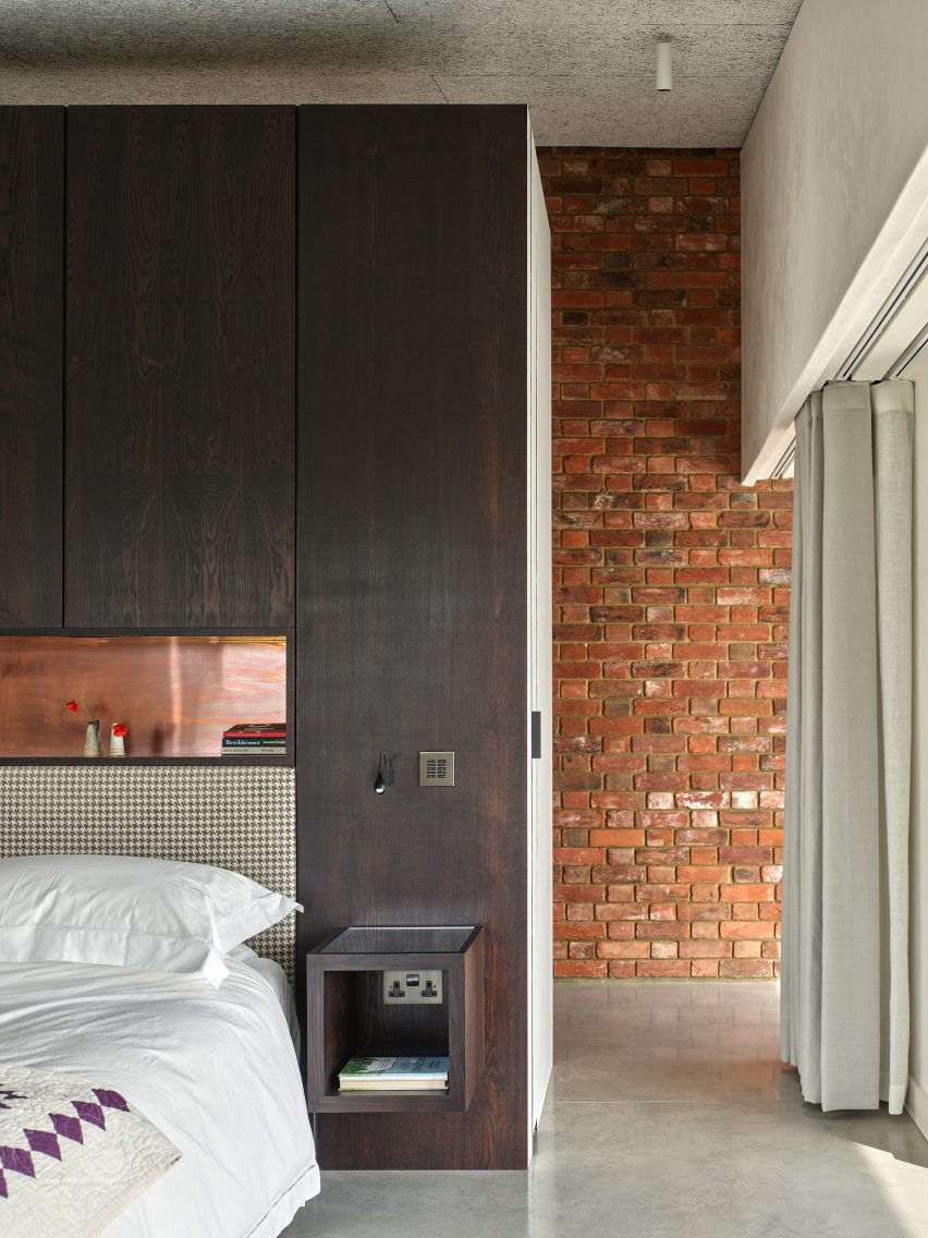 A Modern Oasis by Richard Parr Associates