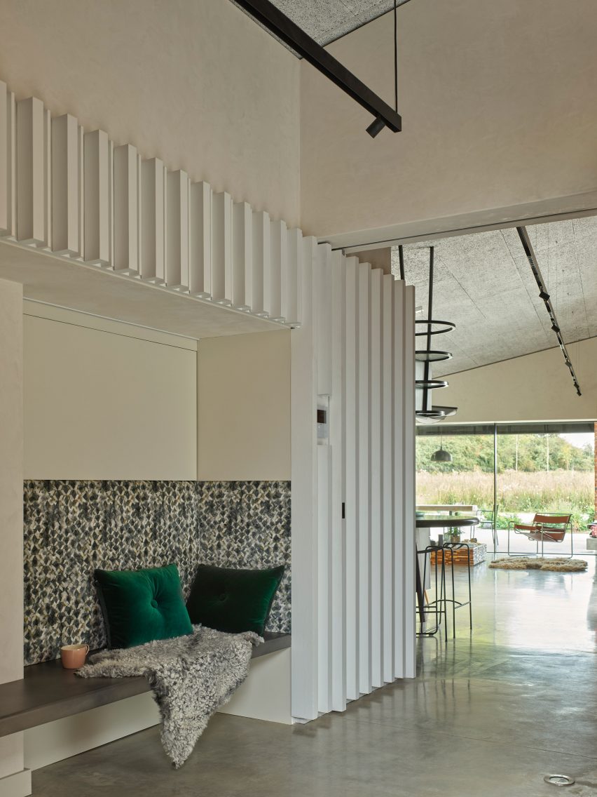 A Modern Oasis by Richard Parr Associates