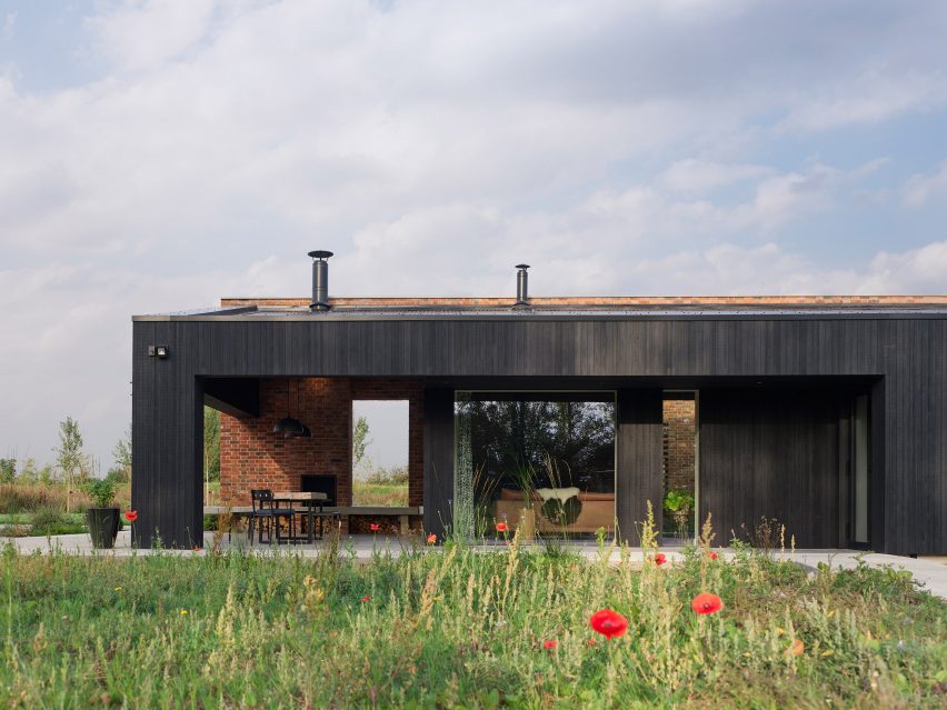 A Modern Oasis by Richard Parr Associates