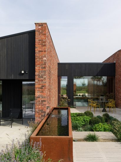A Modern Oasis by Richard Parr Associates